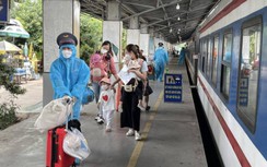 Đường sắt hỗ trợ đưa công nhân khó khăn về quê ăn Tết