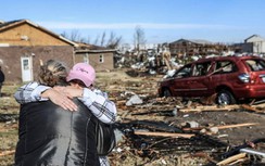 Chỉ trong một đêm bão táp cuồng nộ, Mỹ thiệt hại ít nhất 100 người