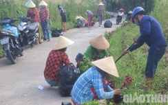 Đồng bào dân tộc ở Hiệp Thành chung sức xây dựng giao thông nông thôn