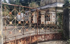 Vạn dân khát nước sạch bên nhà máy nước bỏ hoang ở Hoà Bình