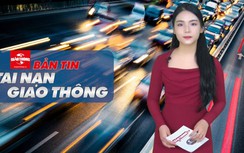 Video TNGT ngày 15/12: Hai xe tải va chạm ở ngã ba, tài xế văng khỏi cabin