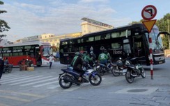 CSGT xử lý loạt xe khách chạy “rùa bò” sau phản ánh