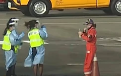 Cô gái 19 tuổi tự lái máy bay tới Đài Loan, uống trà sữa giữa sân bay