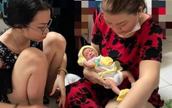 Bé trai sơ sinh còn nguyên dây rốn bị bỏ trong bao nylon ở thùng rác