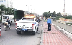 Giải tỏa hàng chục tiểu thương buôn bán trên cây cầu thường xảy ra tai nạn