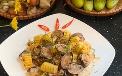 Nghêu đừng chỉ nấu canh, làm gỏi sốt Thái chua cay lạ miệng, ăn cực cuốn