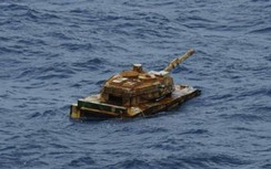 Phát hiện vật thể bí ẩn giống xe tăng trôi nổi trên biển