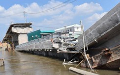 Khoảnh khắc cầu hơn 50 tỷ đổ đánh rầm xuống sông ở Cà Mau