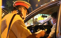 Buồn chuyện gia đình, đậu ô tô giữa đường để... cầu nguyện