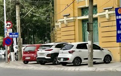 Hải Phòng: Xe ô tô "vô tư" đỗ trên vỉa hè trăm tỷ vừa lát xong