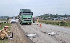 Lái xe để bốc hàng quá tải, DN ở Quảng Bình bị phạt 30 triệu đồng