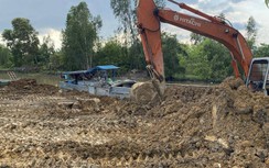An Giang liên tiếp bắt nhiều nhóm người khai thác đất mặt trái phép