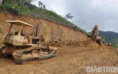 Mở đường lên nương rẫy, mở lối làm giàu cho đồng bào dân tộc thiểu số