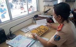 Người dân Bến Tre ồ ạt đi đổi biển số vàng trong ngày 31/12