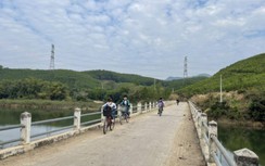 Cầu đường giúp phá thế "ốc đảo" của bản người Dao giữa rừng xanh