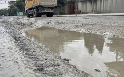 Xe nghi quá tải tung hoành, đường giao thông nát nhừ như ruộng mạ