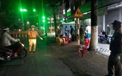 Thanh niên lao xe máy khiến cán bộ phòng chống dịch nhập viện