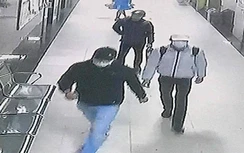 Công an thông tin đặc điểm nhận dạng 3 kẻ xịt hơi cay, trói chủ nhà để cướp