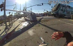 Video: Thót tim cảnh máy bay rơi trước mũi tàu hỏa đang lao tới