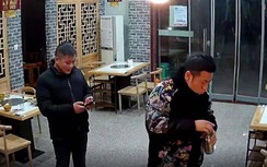 Video: Đứng không cũng gặp tai nạn nghiêm trọng