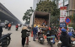 Điểm bán hàng “giải cứu” chiếm vỉa hè, lòng đường