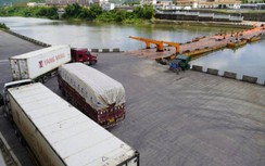 Vì sao phía Trung Quốc tạm dừng thông quan hàng qua cầu phao ở Móng Cái?