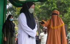 Người phụ nữ Indonesia bị đánh công khai 100 roi vì tội ngoại tình