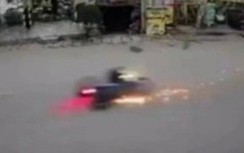 Va chạm với xe máy, thai phụ bị kéo lê hơn 10m tử vong