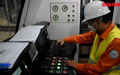 Tàu nghỉ, người thức xuyên đêm bảo trì đoàn tàu metro Cát Linh - Hà Đông