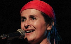 Nữ ca sĩ qua đời sau khi cố tình tự nhiễm Covid-19, phản đối tiêm phòng