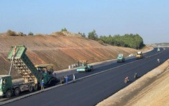 Công nhân giao thông đi máy bay về quê ăn Tết