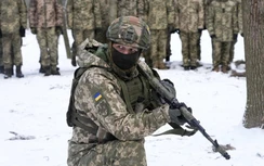 Ukraine nói gì khi Mỹ khuyến cáo hạn chế đi lại, rút nhân viên Đại sứ quán?