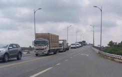 Những ngày giáp Tết, cầu Rạch Miễu liên tục ùn tắc