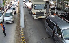 Cầu Rạch Miễu liên tục ùn tắc, xả trạm thu phí ngày cận Tết