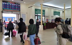 Cận cảnh khách vắng, tàu thưa ngày cuối trước kỳ nghỉ Tết