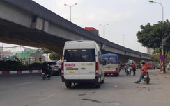 Nhiều xe khách "biến" lòng đường thành bến xe xung quanh Mỹ Đình