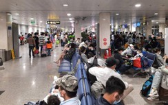 Khách bay Tân Sơn Nhất giảm mạnh trong ngày 28 Tết