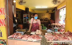 Mua sắm nhộn nhịp, thực phẩm, hoa tươi đua nhau tăng giá