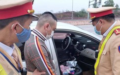 CSGT có quyền kiểm tra, khám xét hàng Tết trên xe đang lưu thông?