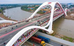 Điểm danh những cây cầu đẹp nổi tiếng trên đất Cảng lúc Xuân về