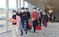 Du khách liên tiếp "xông đất" Quảng Ninh từ đường bộ, hàng không, tàu biển