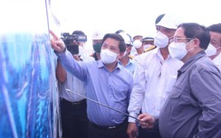 Thủ tướng: Bỏ tiền mua cát giá cao của tư nhân làm cao tốc là rất vô lý