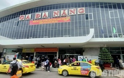 Khách qua Ga Đà Nẵng tăng, tàu nối toa xe đáp ứng nhu cầu cho người dân