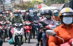 Mùng 6 Tết, QL1 hướng vào trung tâm TP Cần Thơ ùn tắc kéo dài nhiều km