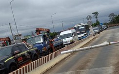 Đường Hồ Chí Minh đông nghẹt xe, BOT sẵn sàng xả trạm