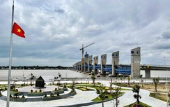 Người dân miền Tây hưởng lợi gì từ những công trình thủy lợi "khủng"?