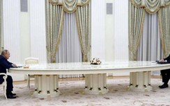 Lý do Tổng thống Nga - Pháp họp ở bàn dài tới 4m