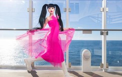 Siêu mẫu Việt "chơi lớn", ra giữa đại dương ở Ý làm sàn catwalk