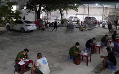 Bắt tụ điểm đá gà với 105 người và hơn 400 triệu đồng trên sới bạc