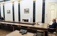 Lý do gần đây Tổng thống Nga luôn ngồi xa các Bộ trưởng vài mét